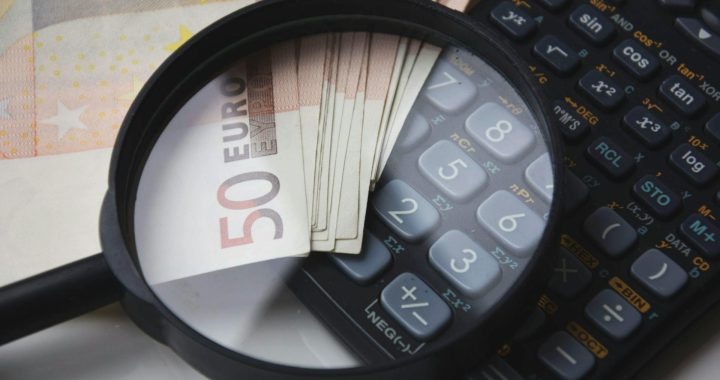 UK’s 50 richest families hold more wealth than 50% of population, analysis finds