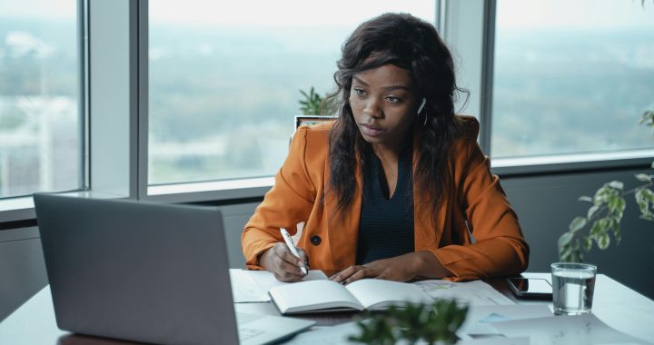 CEO pay at UK’s top companies is 52 times that of typical worker, report finds
